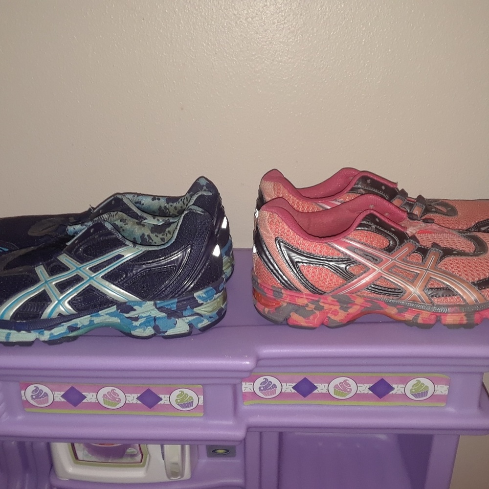 Awesome cond size 10 wmns Asics blue & pink camo
